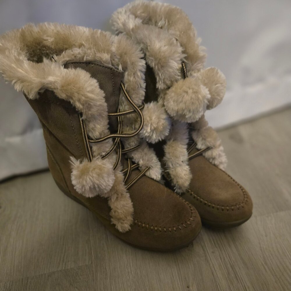 NWOT - Sport suede and faux fur boots